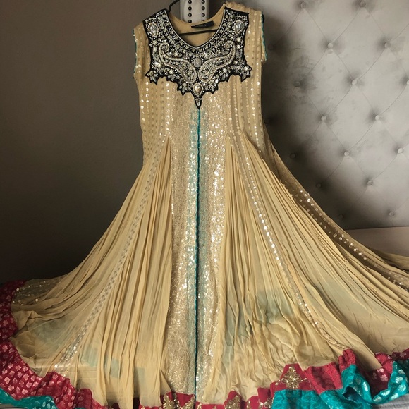 Wedding pishwas floor length Pakistani dress - Picture 2 of 6
